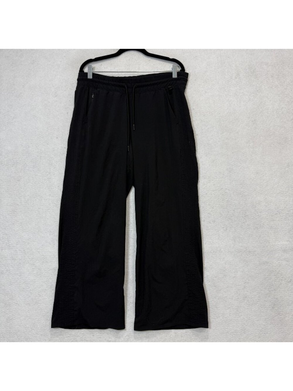 Athleta Pants Womens 8T Tall Black Avenue Wide Leg Crop Pockets Travel Athletic